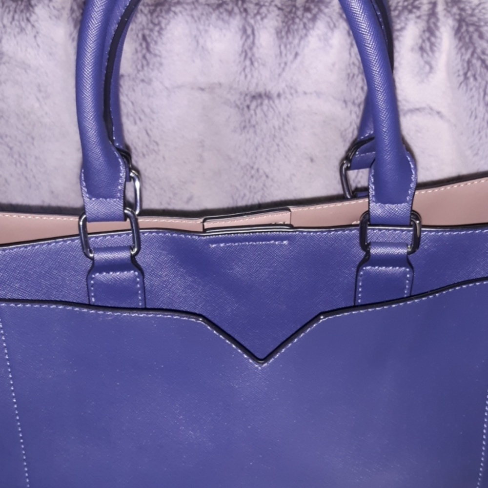 💥**SOLD**💥Navy blue purse - Picture 3 of 8